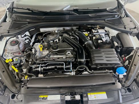 Used 2025 Volkswagen Jetta Sport FWD image 33