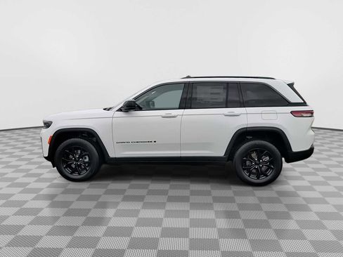 New 2026 Jeep Grand Cherokee Altitude image 5