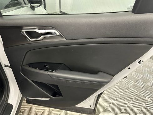 Used 2023 Kia Sportage EX image 17