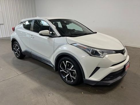 Used 2018 Toyota C-HR XLE FWD image 1