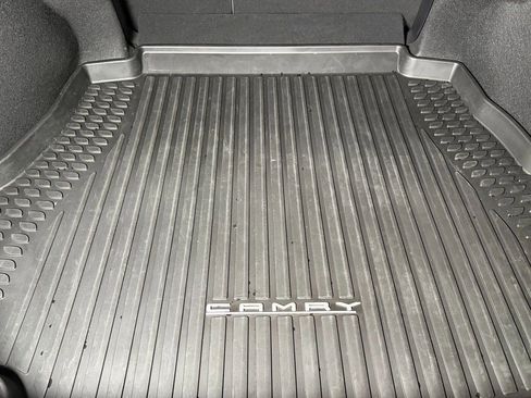 Used 2019 Toyota Camry SE image 11