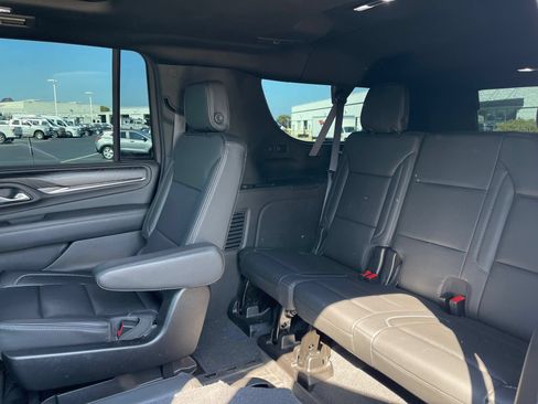 Used 2021 GMC Yukon XL Denali w/ Denali Premium Package AWD/4WD image 15