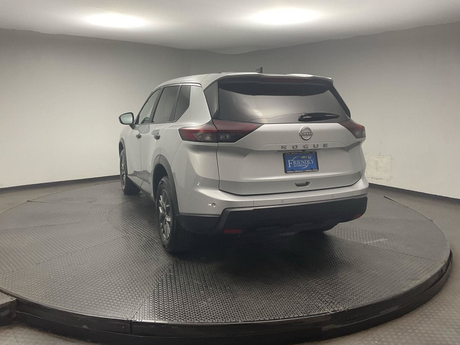 Used 2024 Nissan Rogue S FWD image 5