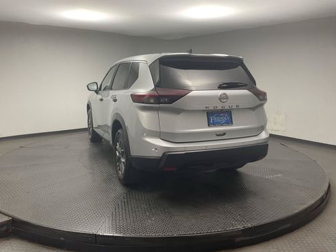 Used 2024 Nissan Rogue S FWD image 5