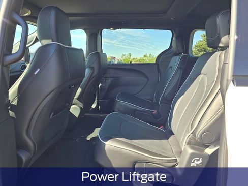 New 2027 Chrysler Pacifica Limited AWD/4WD image 14