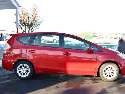 Used 2012 Toyota Prius V Five image 4