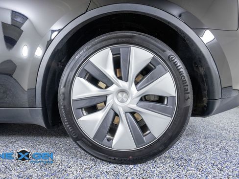Used 2023 Tesla Model Y Long Range AWD/4WD image 46