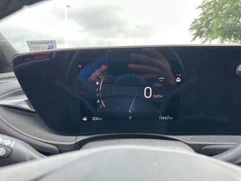 Used 2025 Buick Envista Sport Touring w/ Convenience I Package FWD image 10