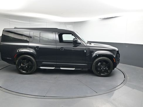 Certified 2023 Land Rover Defender 130 X-Dynamic SE image 26