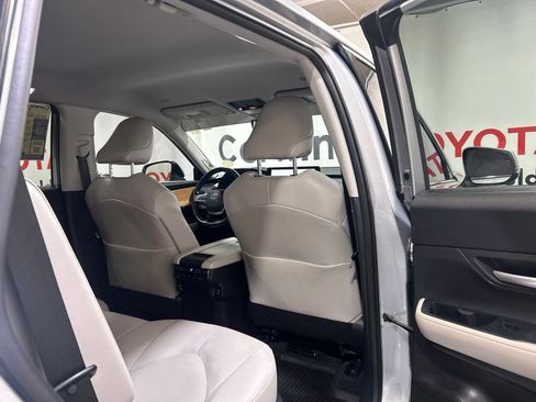 Used 2024 Toyota Grand Highlander AWD image 13