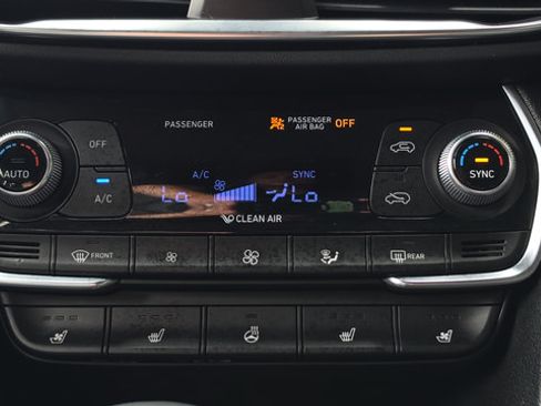 Used 2020 Hyundai Santa Fe Limited AWD/4WD image 18