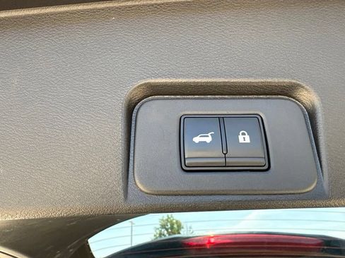 Used 2025 Nissan Rogue SV AWD/4WD image 25