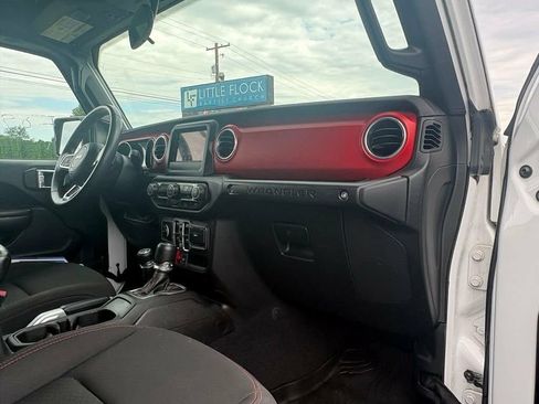 Used 2018 Jeep Wrangler Unlimited Rubicon AWD/4WD image 12