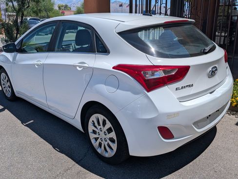 Used 2017 Hyundai Elantra GT FWD image 6