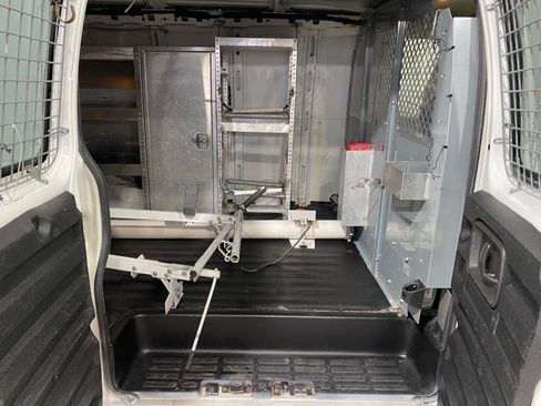 Used 2011 Chevrolet Express 1500 RWD image 16