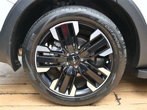 Used 2023 Kia Telluride SX image 14