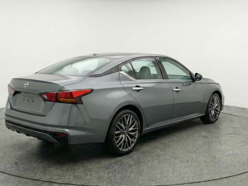 Used 2025 Nissan Altima 2.5 SV image 9