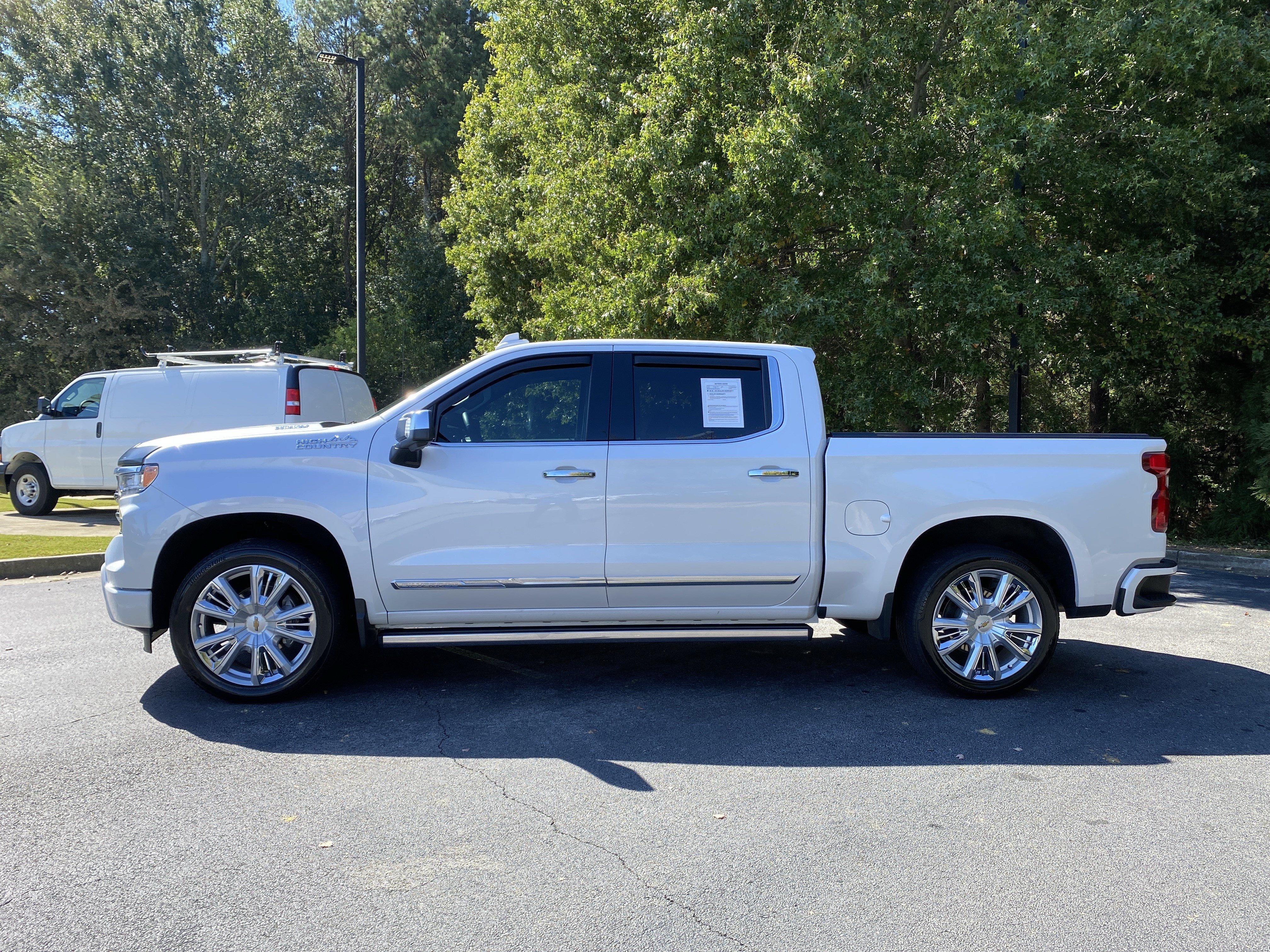 Used 2023 Chevrolet Silverado 1500 High Country w/ High Country Premium Package AWD/4WD image 6