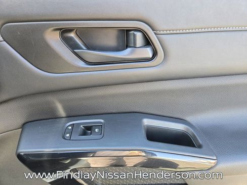 Used 2025 Nissan Pathfinder SV FWD image 19
