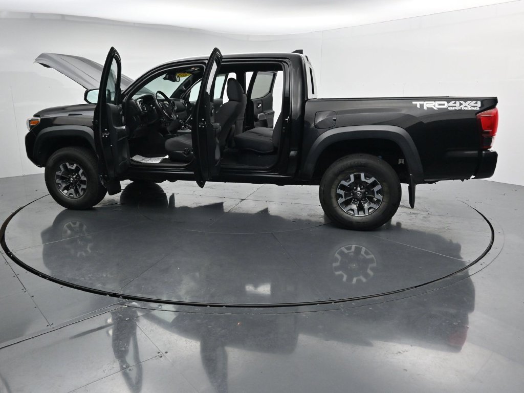Used 2018 Toyota Tacoma TRD Off-Road w/ Technology Package AWD/4WD image 42