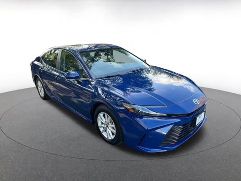Used 2025 Toyota Camry LE image 1