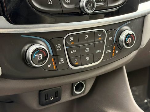 Used 2018 Chevrolet Traverse LT image 14