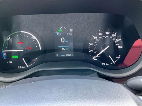 Used 2023 Toyota Sienna XSE FWD image 24