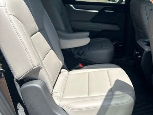 Used 2026 GMC Acadia Elevation w/ Super Cruise Package FWD image 16
