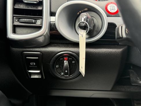 Used 2015 Porsche Cayenne S image 44