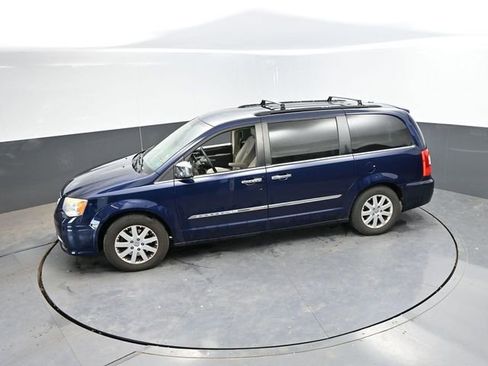 Used 2012 Chrysler Town & Country Touring-L w/ Entertainment Group #2 FWD image 18