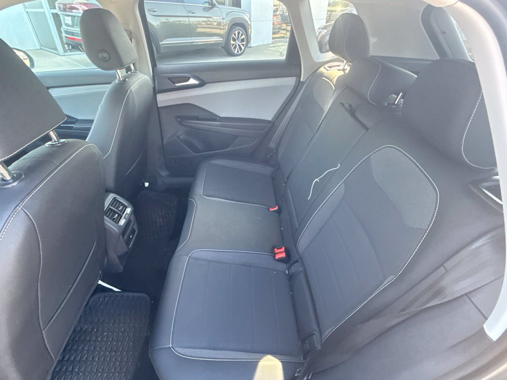Certified 2024 Volkswagen Taos SE w/ Panoramic Sunroof Package FWD image 24