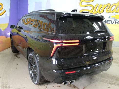 Used 2025 Chevrolet Traverse RS w/ LPO, Floor Liner Package AWD/4WD image 6
