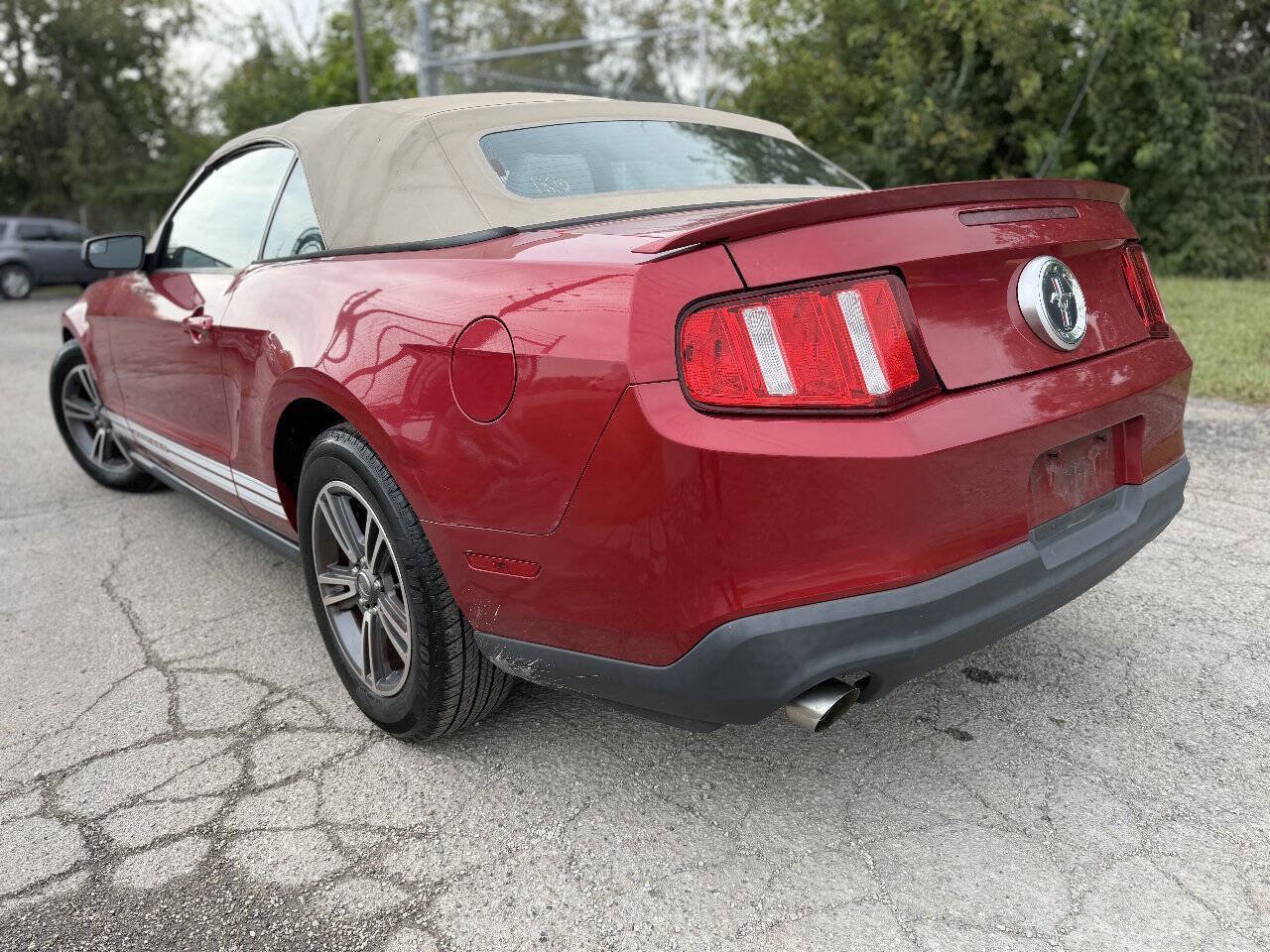 Used 2012 Ford Mustang Premium RWD image 5