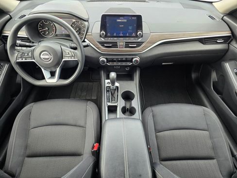 Used 2025 Nissan Altima 2.5 SV FWD image 16