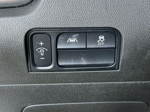 Used 2023 Kia Sorento S w/ Panoramic Sunroof Package AWD/4WD image 17