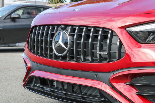 Used 2025 Mercedes-Benz GLA 35 AMG 4MATIC image 4