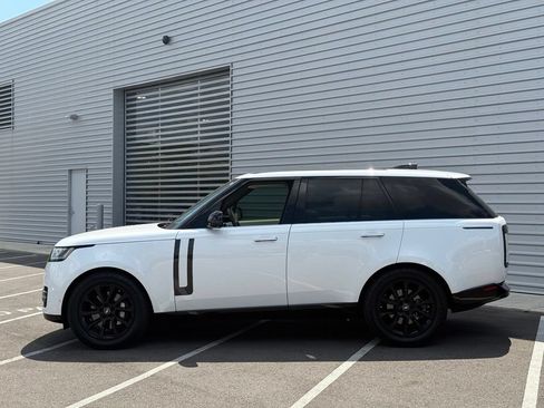 Used 2024 Land Rover Range Rover SE AWD/4WD image 9