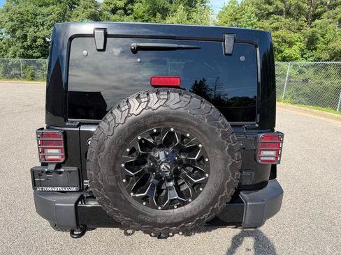 Used 2017 Jeep Wrangler Unlimited Sahara w/ Max Tow Package AWD/4WD image 38