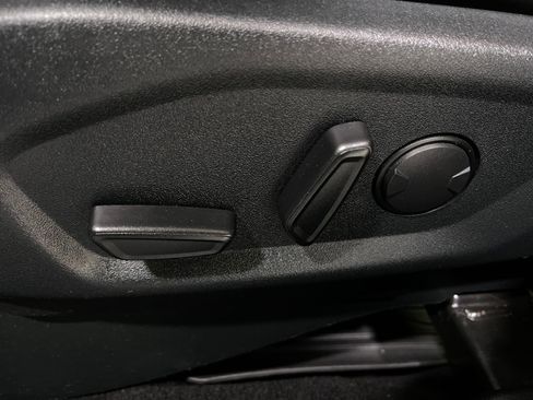 Used 2019 Ford Explorer XLT w/ Equipment Group 202A image 18