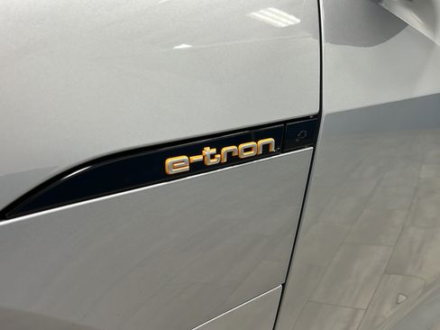 Used 2022 Audi e-tron Prestige w/ Prestige Package AWD/4WD image 41