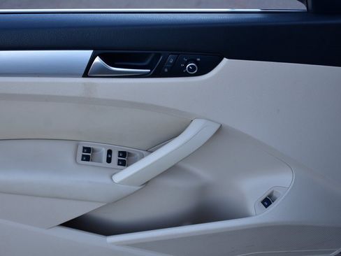 Used 2013 Volkswagen Passat TDI SE image 15