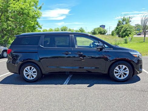 Used 2016 Kia Sedona LX w/ LX Convenience Package FWD image 5