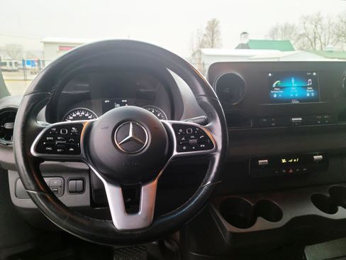 Used 2022 Mercedes-Benz Sprinter 1500 image 10