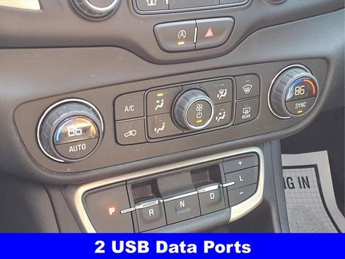 Used 2022 GMC Terrain Denali image 12