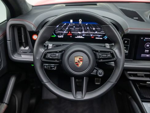 Used 2025 Porsche Cayenne GTS AWD/4WD image 33