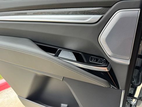 Used 2025 Cadillac Escalade V image 21