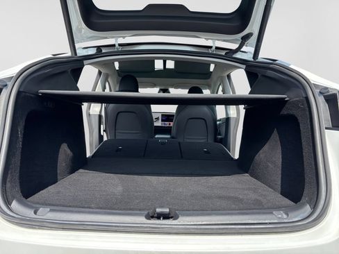 Used 2023 Tesla Model Y AWD image 40