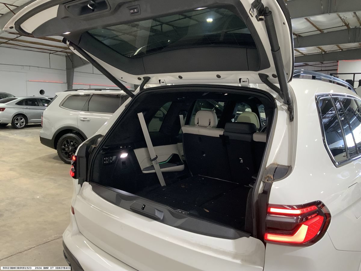 Used 2024 BMW X7 xDrive40i w/ M Sport Package AWD/4WD image 10