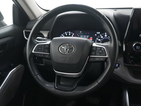 Used 2023 Toyota Highlander LE image 18