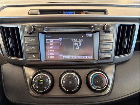 Used 2015 Toyota RAV4 LE image 19